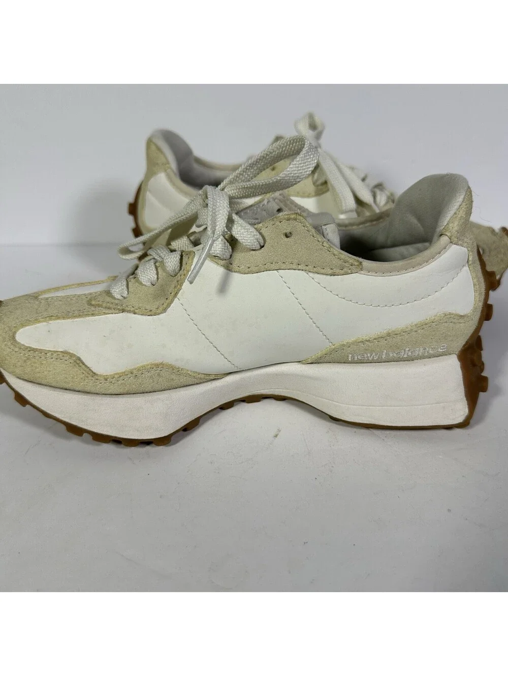 New Balance 327 Women’s 6.5 Sneakers White Tan WS327NAD Toe Damage Flaw